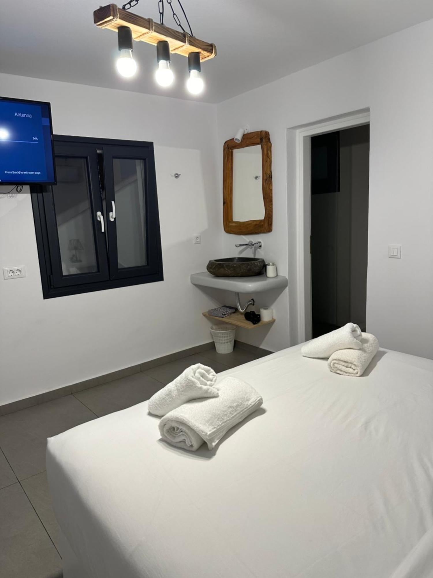 The Coast Suites Tourlos Exterior photo